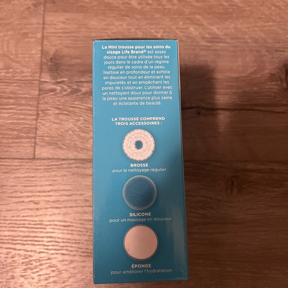 Rechargeable Mini Facial Cleansing Kit - Picture 3 of 5